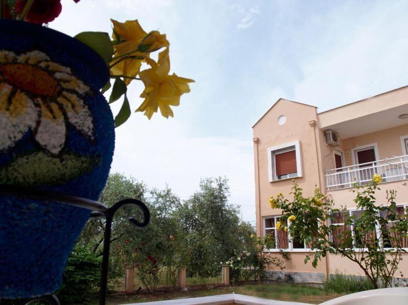 Amarilia Aparthotel Skala Rachoni  Exterior photo
